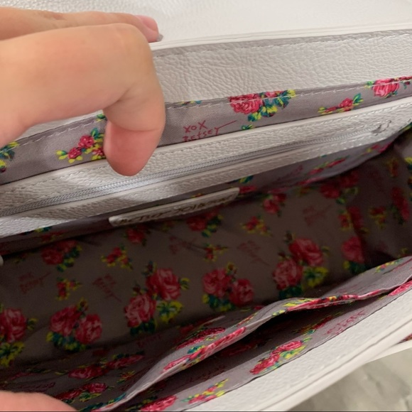 NWT Betsey Johnson Off White Floral Satchel Purse - Picture 5 of 5